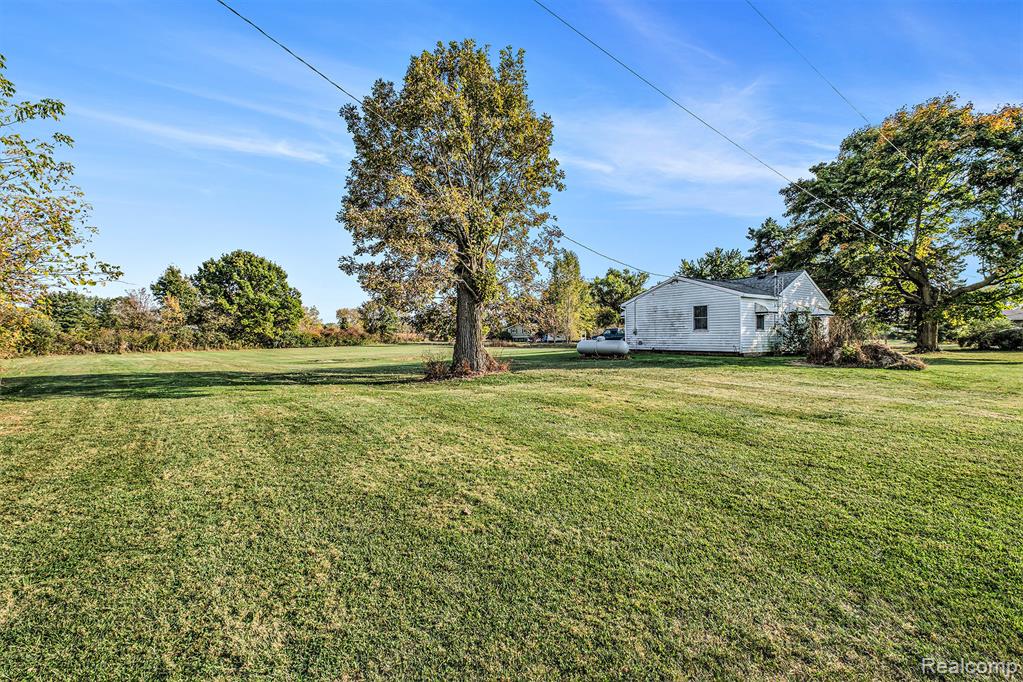 10126 McEnrue Road, Swartz Creek, MI 48473 — Photo 14