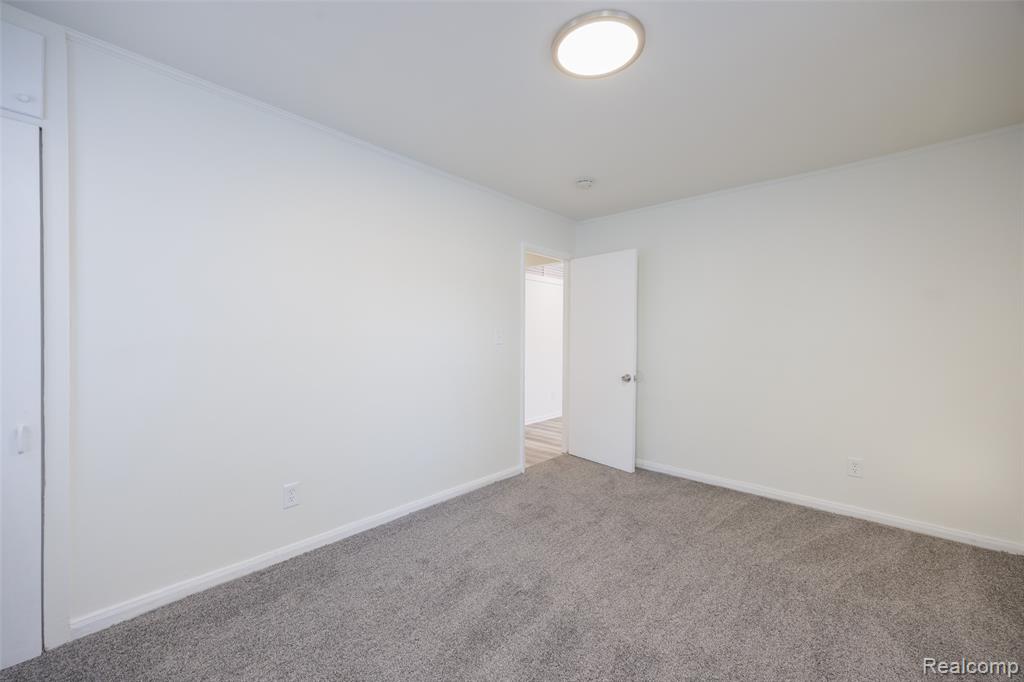 10111 Albany Street, Oak Park, MI 48237 — Photo 8