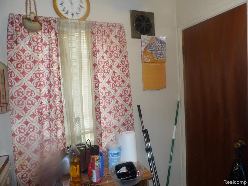 10945 Peerless Street, Detroit, MI 48224 — Photo 7