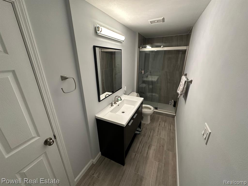 27129 FARMBROOK VILLA Drive, Southfield, MI 48034 — Photo 21