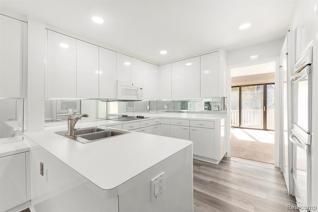 7006 Bridge Way, West Bloomfield, MI — Photo 16