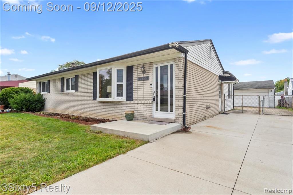 17541 Bodsford Drive, Woodhaven, MI 48183 — Photo 2