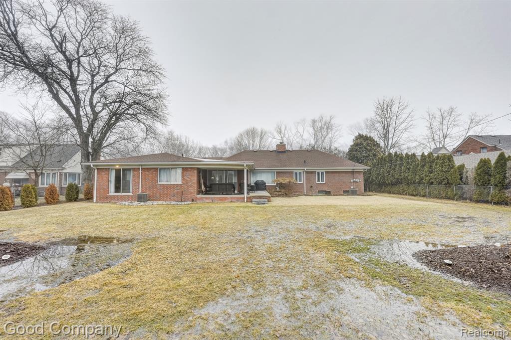 1557 Lochmoor Boulevard, Grosse Pointe Woods, MI 48236 — Photo 60