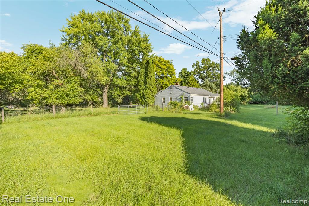 9585 N Eston Road, Clarkston, MI 48348 — Photo 43