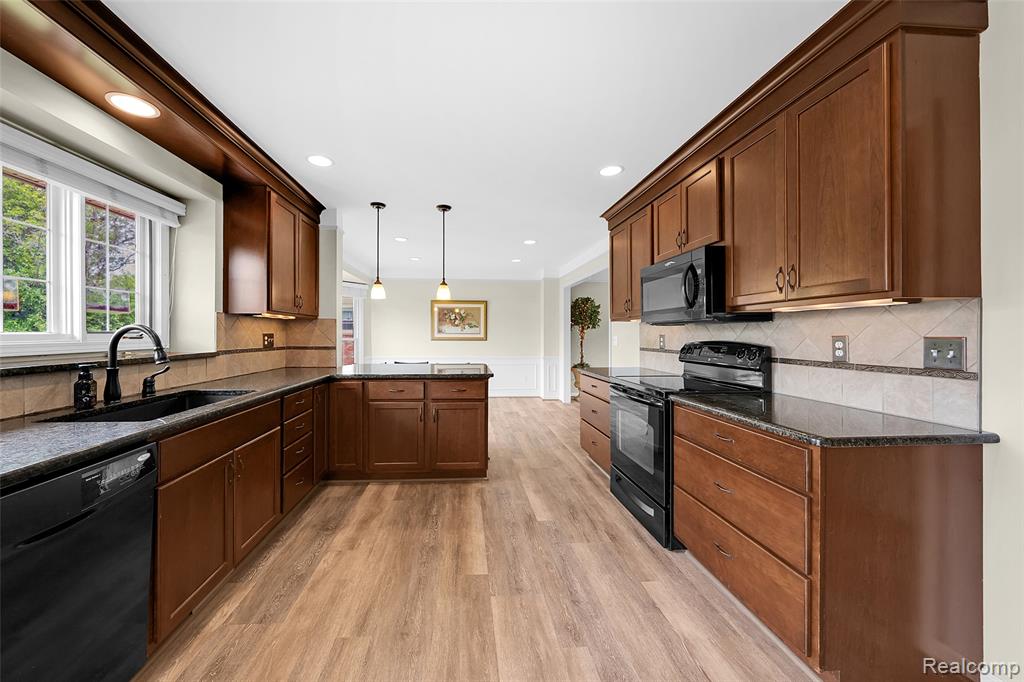 45300 White Pines Drive, Novi, MI — Photo 11