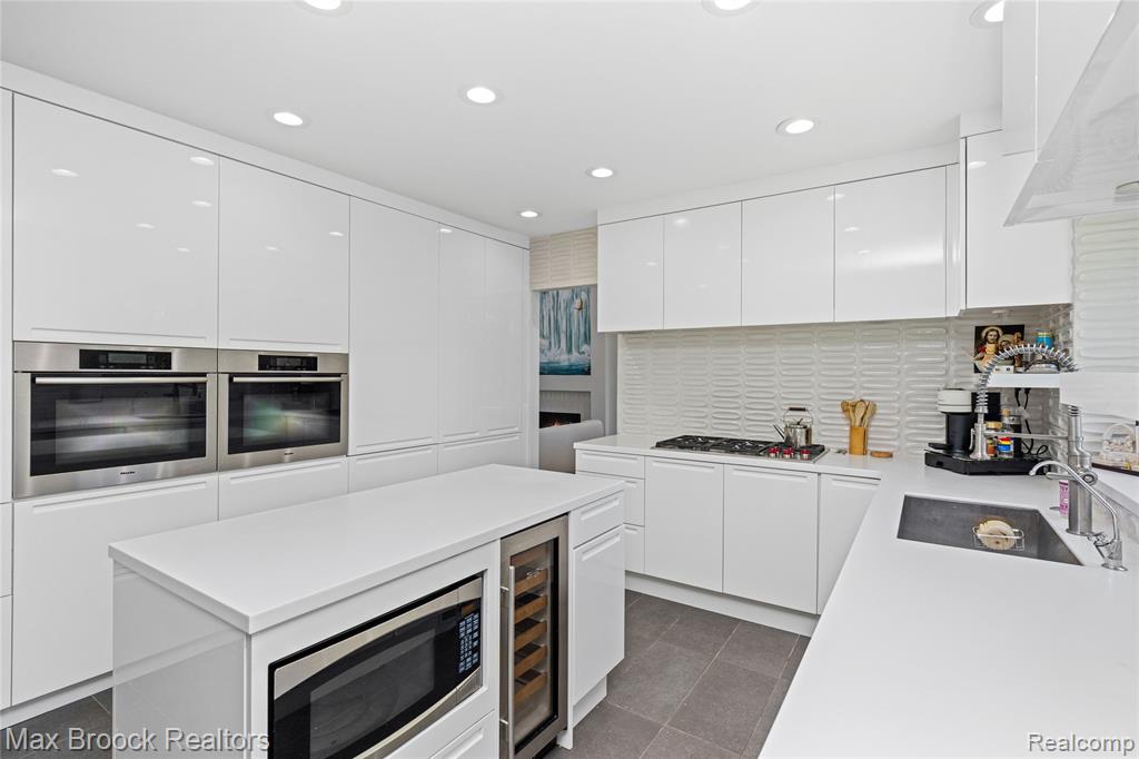 7102 Alta Vista Drive, West Bloomfield, MI — Photo 20