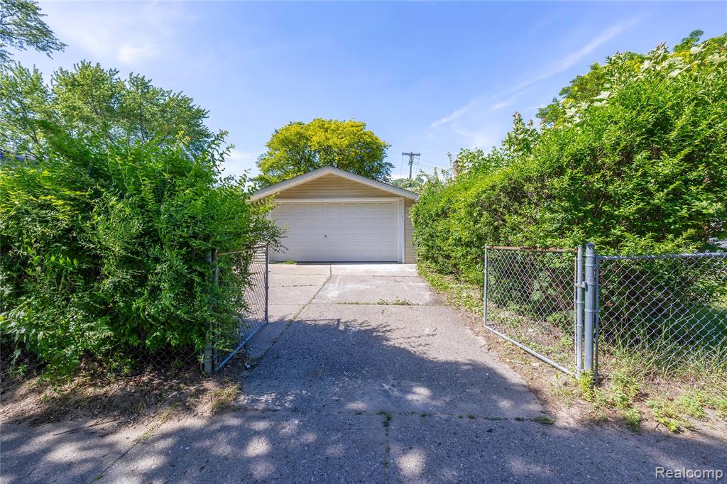 939 S Wildwood Street, Westland, MI 48186 — Photo 10