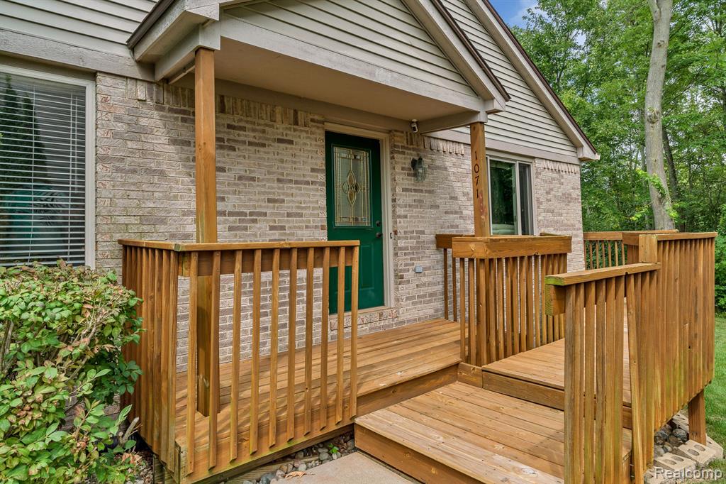 1071 OLD LEAKE, Holly, MI 48442 — Photo 4