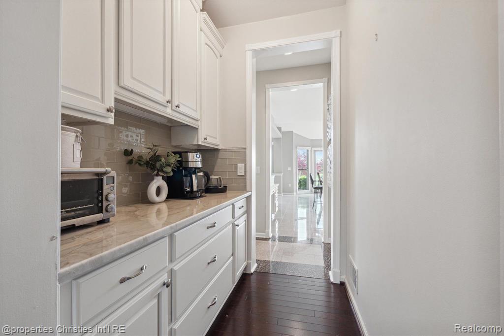 45653 TOURNAMENT Drive, Northville, MI 48168 — Photo 13