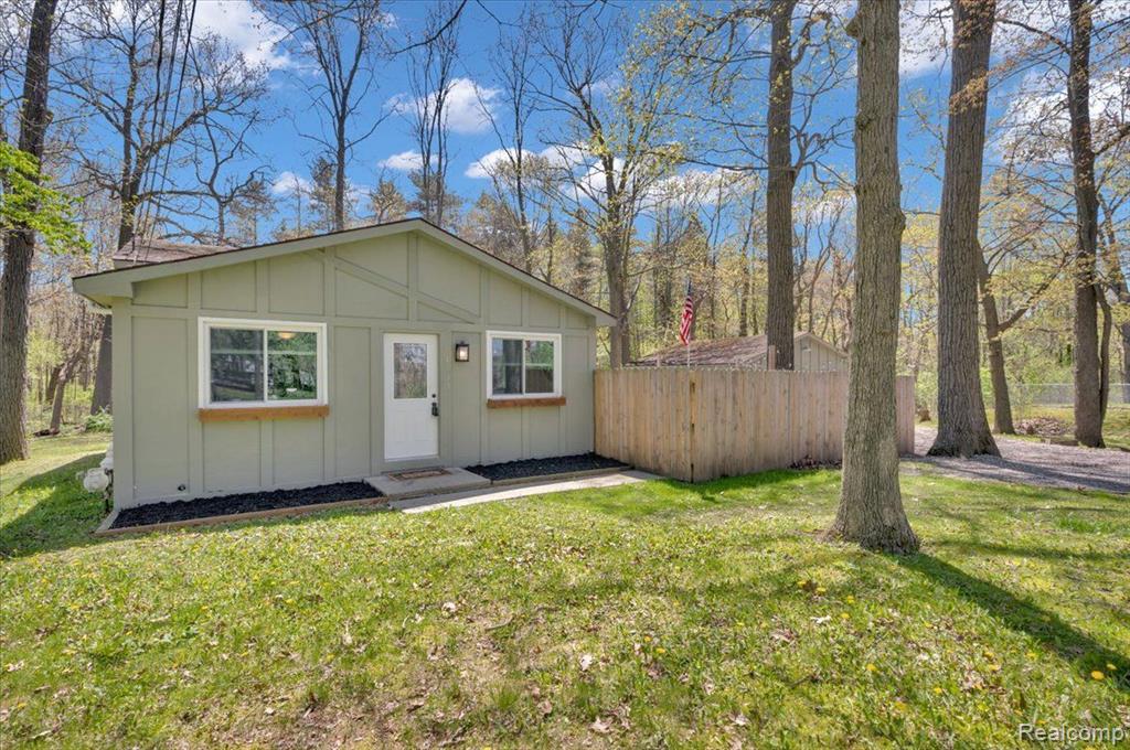 4965 CRESTVIEW Drive, Clarkston, MI 48348 — Photo 2