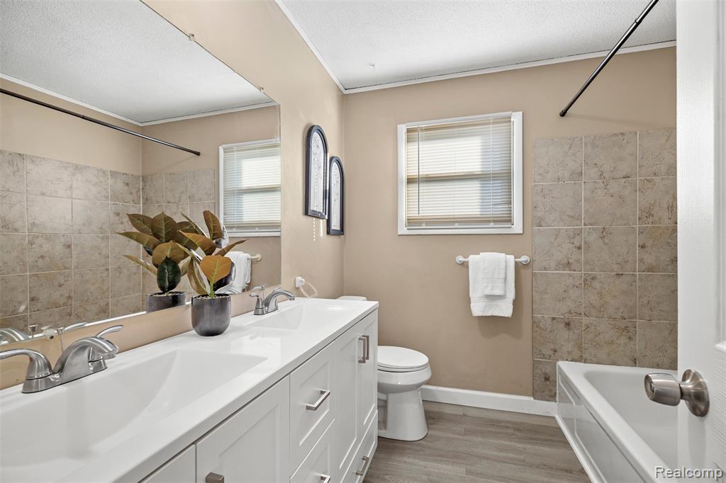 13339 Lake Point Boulevard, Belleville, MI 48111 — Photo 12