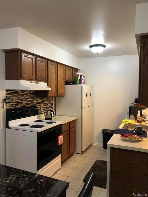 35471 HICKORY WOODS DR, Clinton Twp, MI 48035 — Photo 13