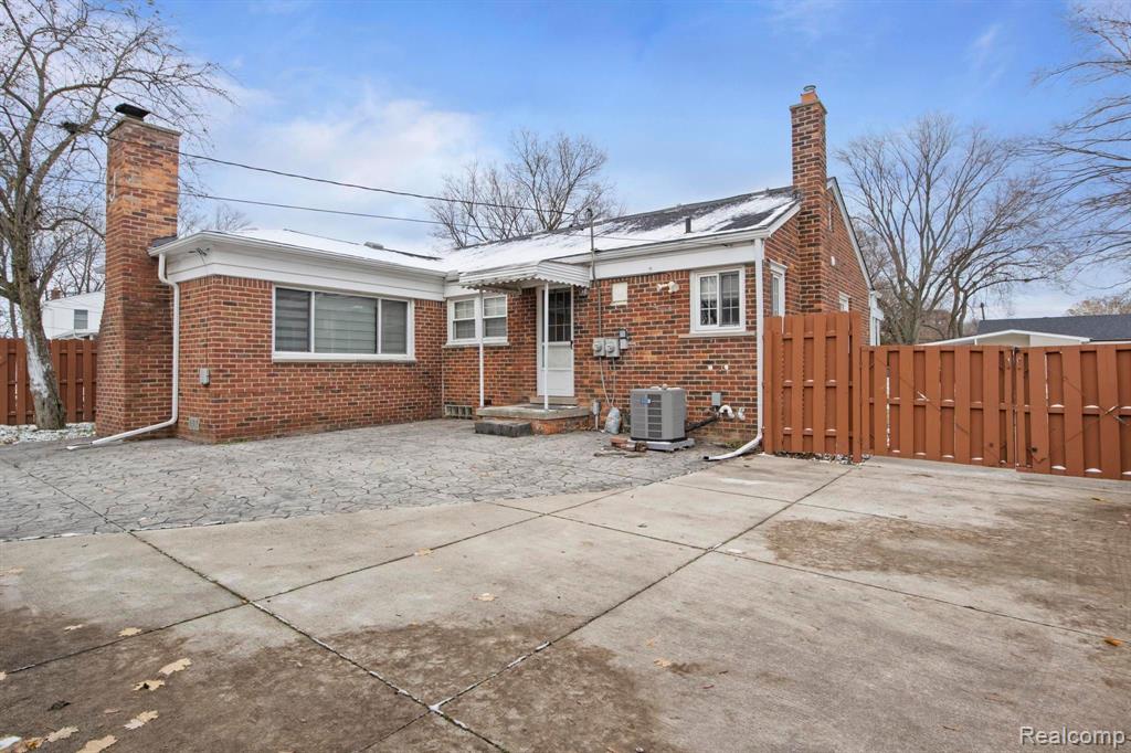 9911 OPORTO Street, Livonia, MI 48150 — Photo 5