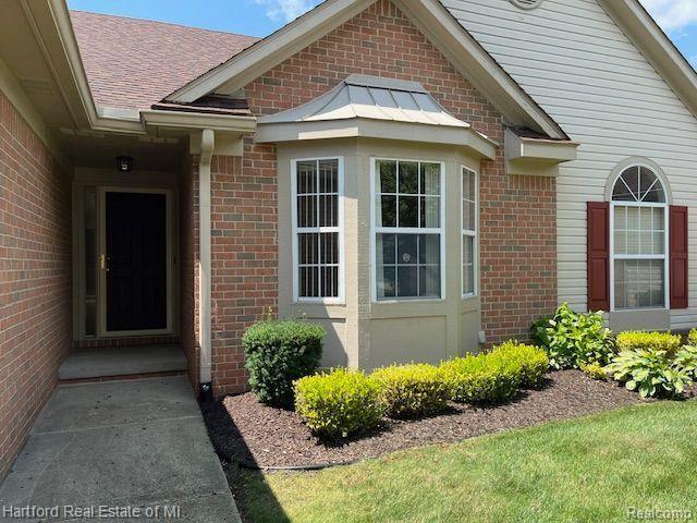 407 N OAK Drive, Walled Lake, MI 48390 — Photo 2