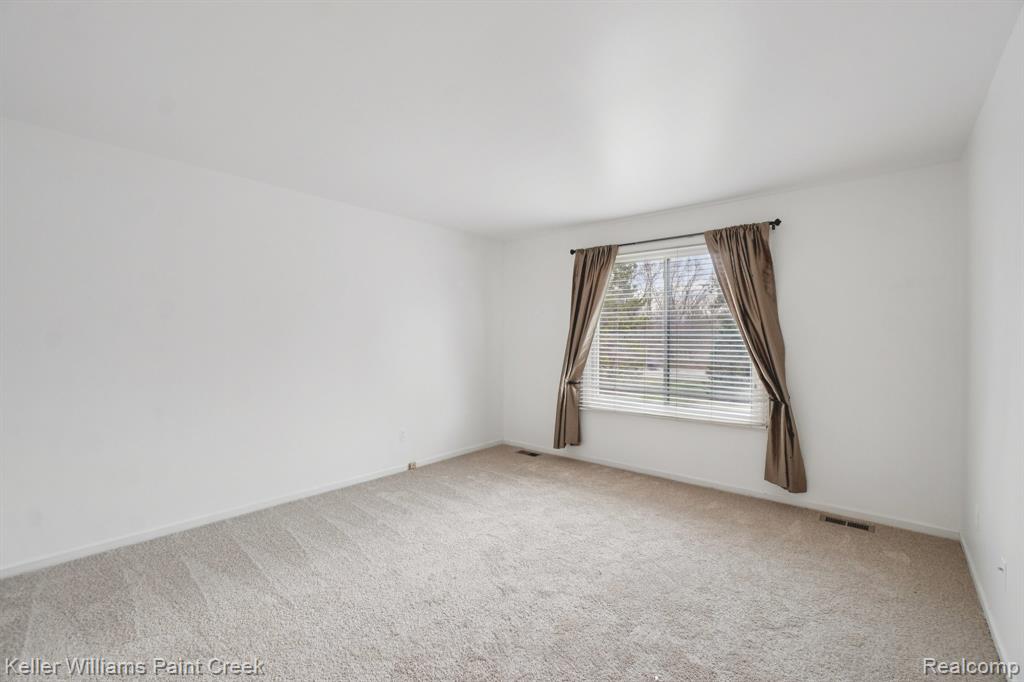 2799 Lochmoor Boulevard, Lake Orion, MI — Photo 33