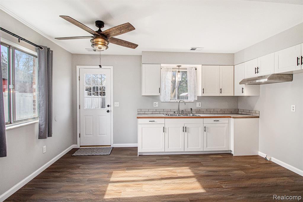 415 RAILROAD Street, Howell, MI 48843 — Photo 4
