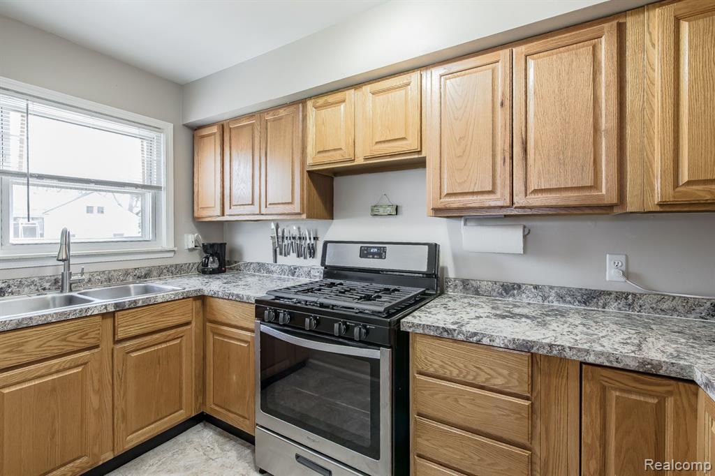 602 E TENNYSON Avenue, Pontiac, MI 48340 — Photo 9
