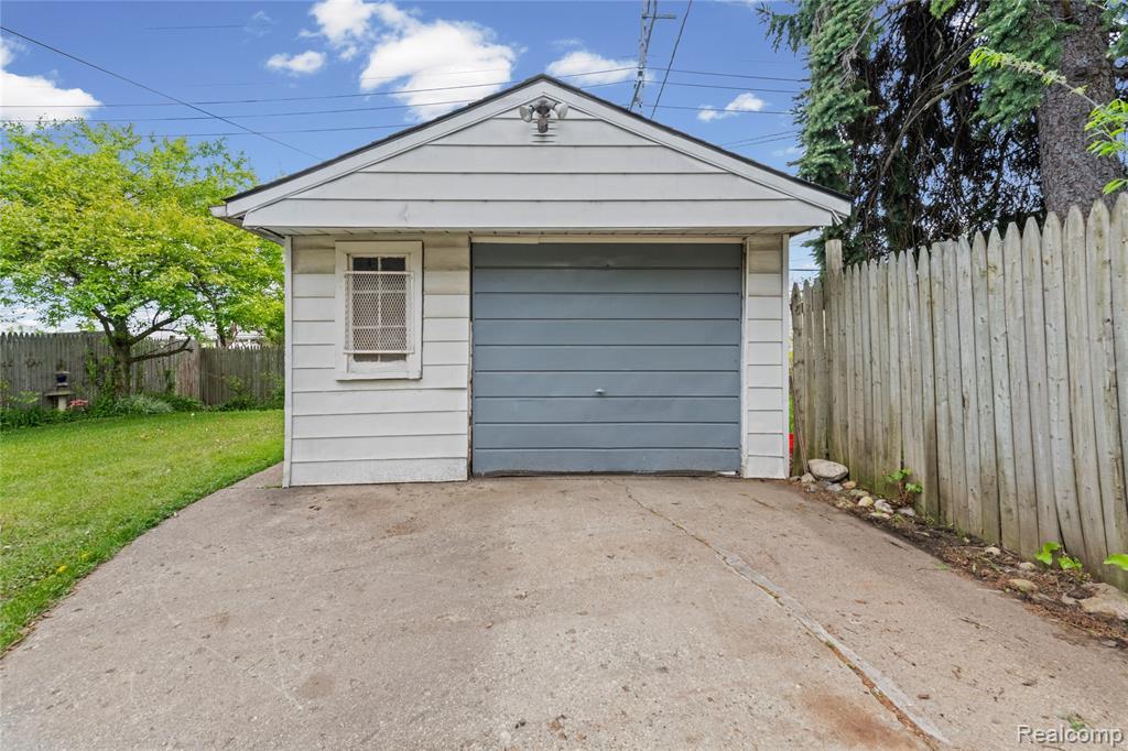 6874 Greenview Avenue, Detroit, MI 48228 — Photo 29
