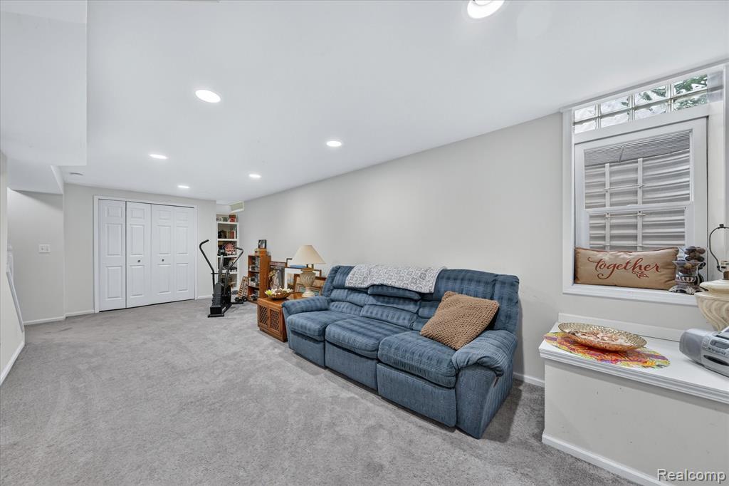 827 Westbrooke Drive, South Lyon, MI 48178 — Photo 32