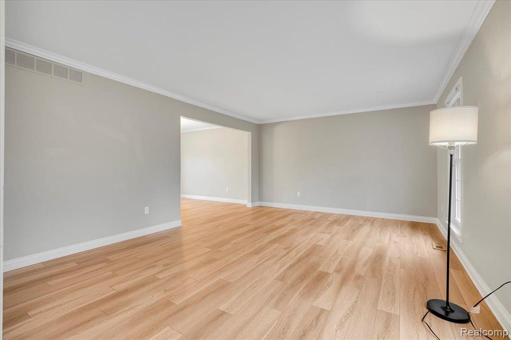 5460 HAMMERSMITH Drive, West Bloomfield, MI — Photo 2