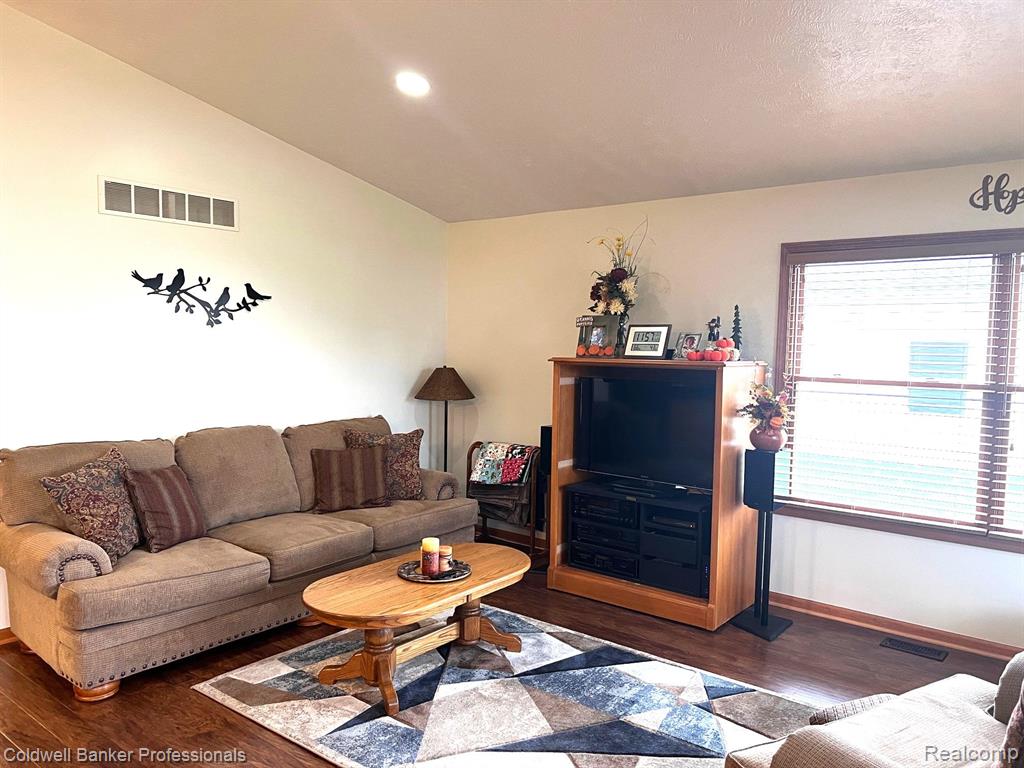 314 E Diamond Way, Morrice, MI 48857 — Photo 3