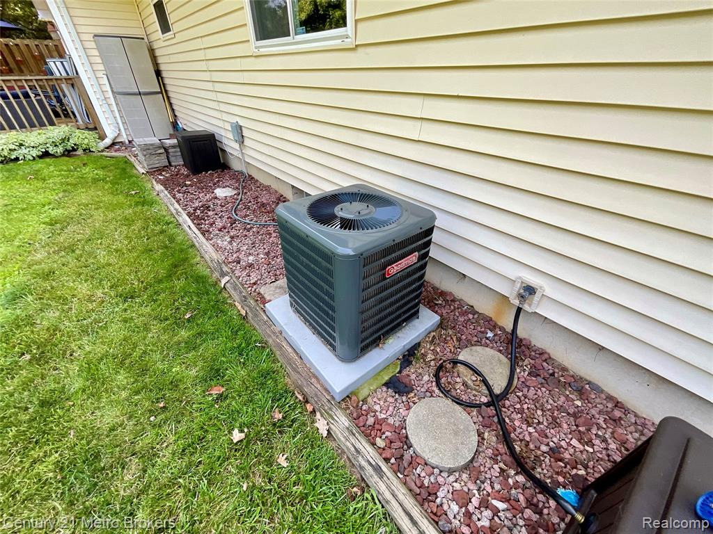 5363 Irish Road, Grand Blanc, MI 48439 — Photo 6