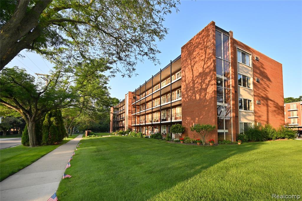 2820 Woodslee Drive, 405, Royal Oak, MI 48073