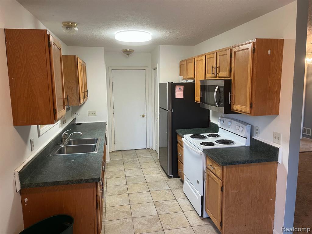 4564 LEEWARD Drive, Pleasant Lake, MI 49272 — Photo 17