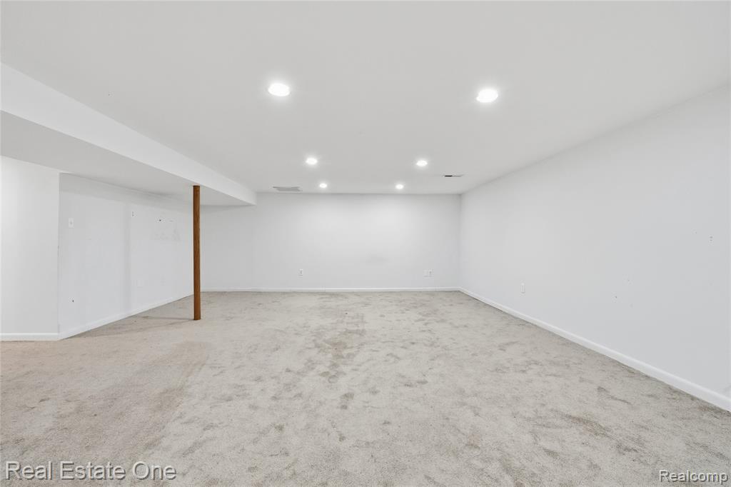8422 Robindale Avenue, Dearborn Heights, MI 48127 — Photo 19