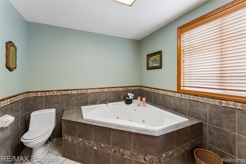 3154 PONEMAH Drive, Fenton, MI 48430 — Photo 28