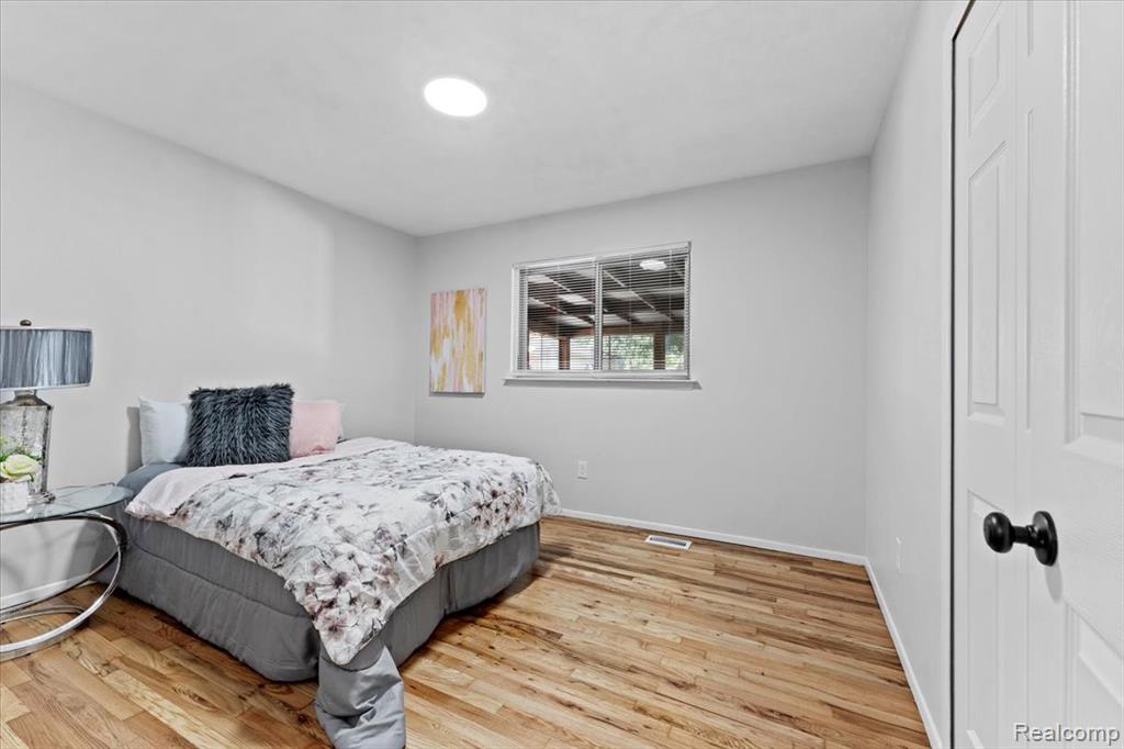 22102 Loretta Street, Woodhaven, MI 48183 — Photo 11