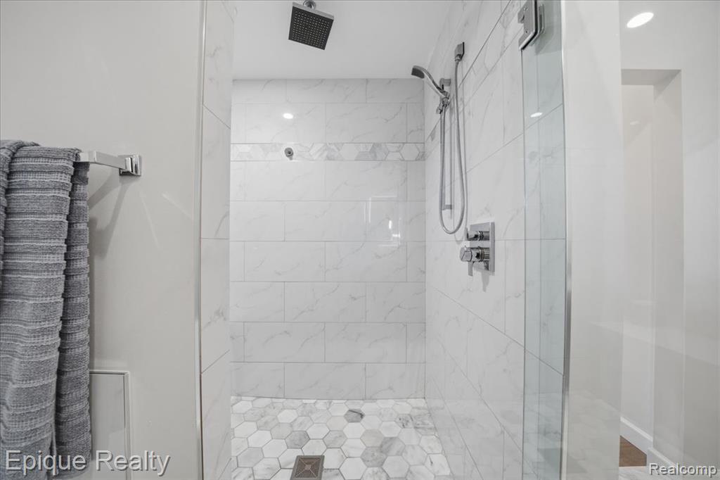 114 Bellevue Avenue, Lake Orion, MI 48362 — Photo 56