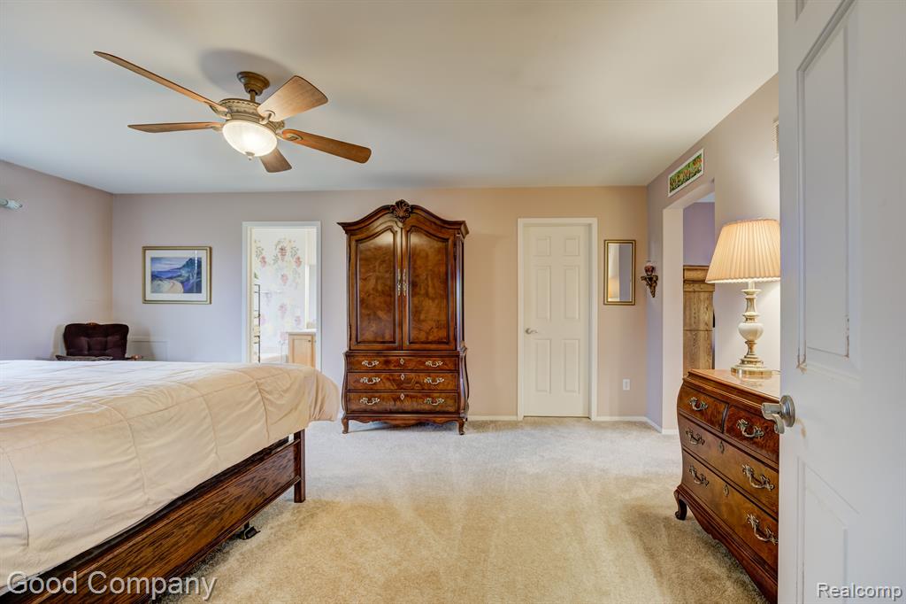 755 OAK POINT Lane, Madison Heights, MI 48071 — Photo 40