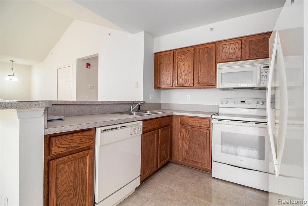 29500 NOTTINGHAM Court, 55, Livonia, MI 48152 — Photo 12