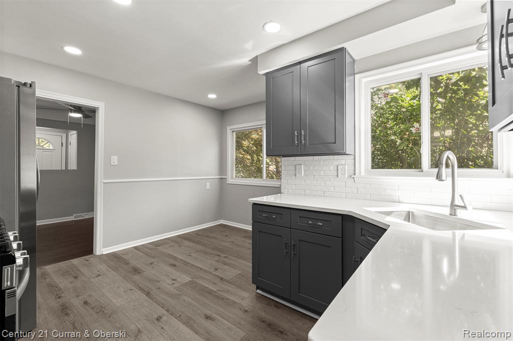 9064 Robindale, Redford, MI 48239 — Photo 14