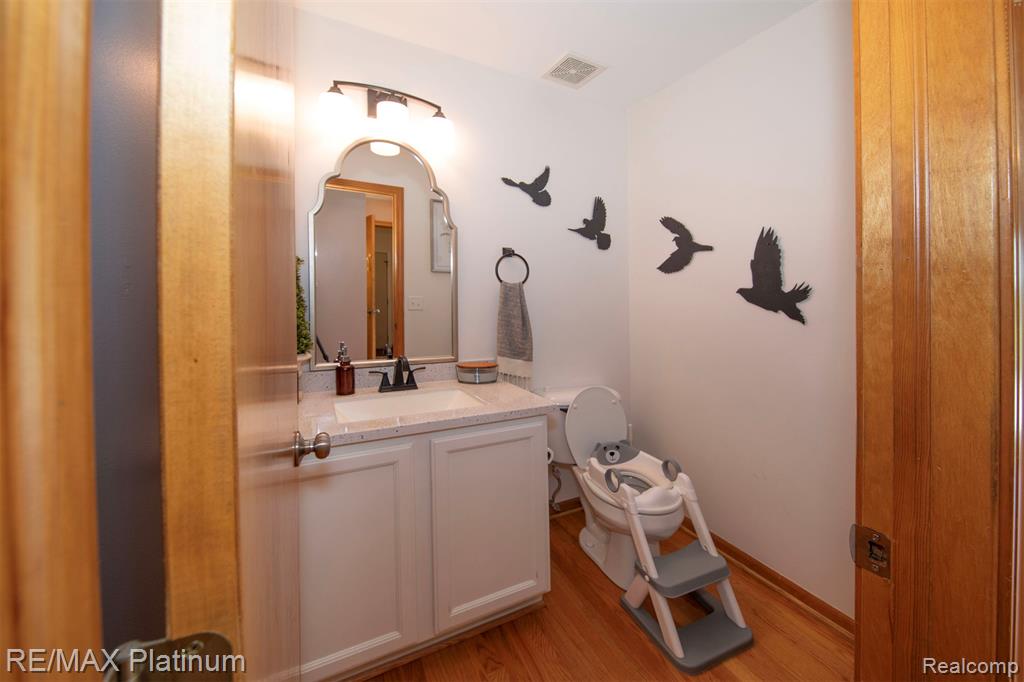 9633 Fairfax Drive W, Pinckney, MI 48169 — Photo 10