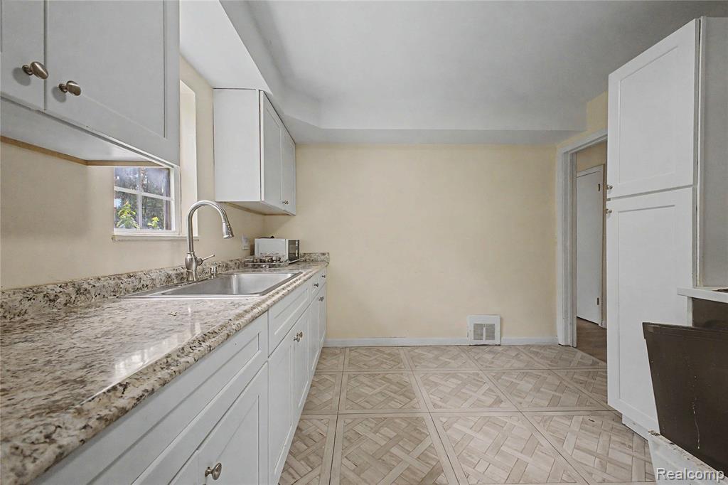 6100 Faust Avenue, Detroit, MI 48228 — Photo 12