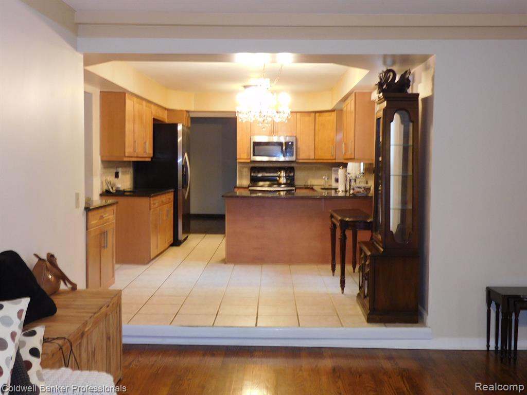 5244 Folkstone Drive, Troy, MI 48085 — Photo 14
