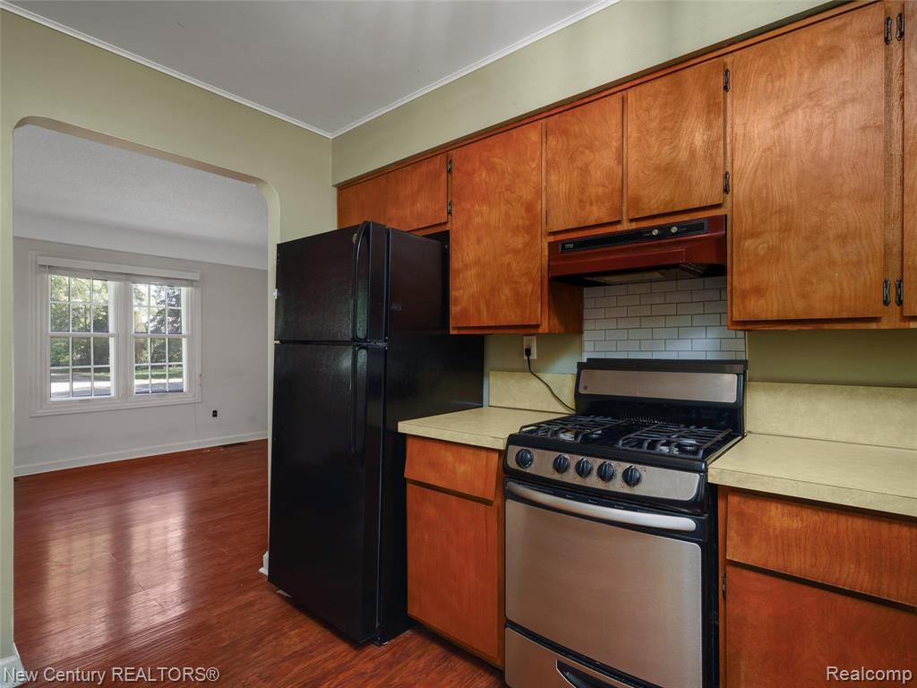 5933 Dwight Avenue, Waterford, MI 48327 — Photo 9