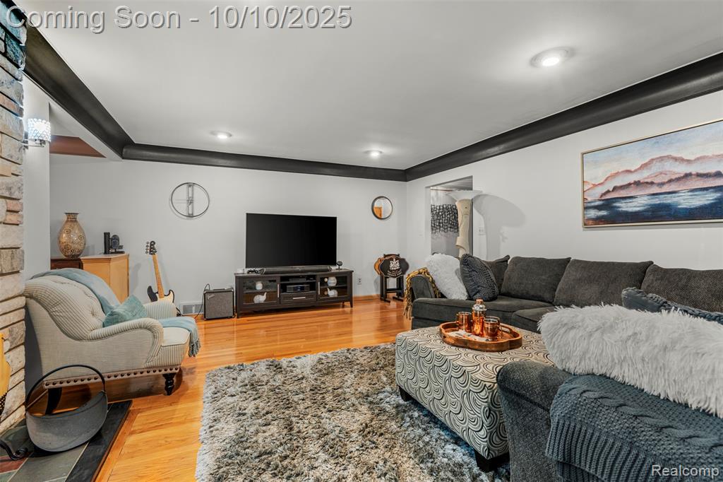 19945 Woodside Street, Harper Woods, MI 48225 — Photo 4