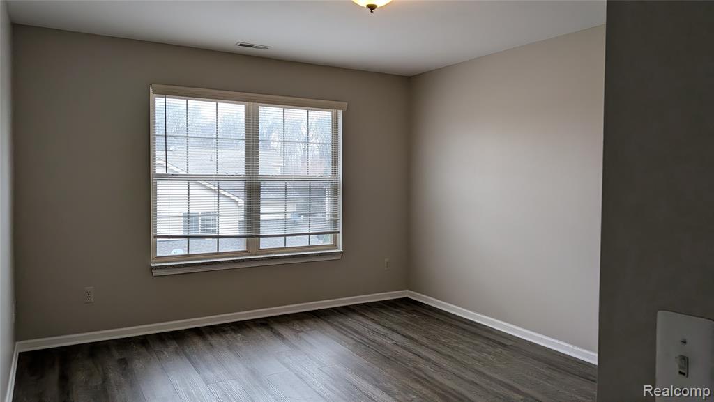 413 VILLAGE Drive, Walled Lake, MI 48390 — Photo 31