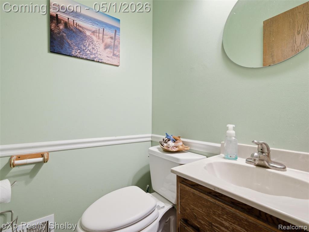 21660 Roosevelt Avenue, Farmington, MI 48336 — Photo 11