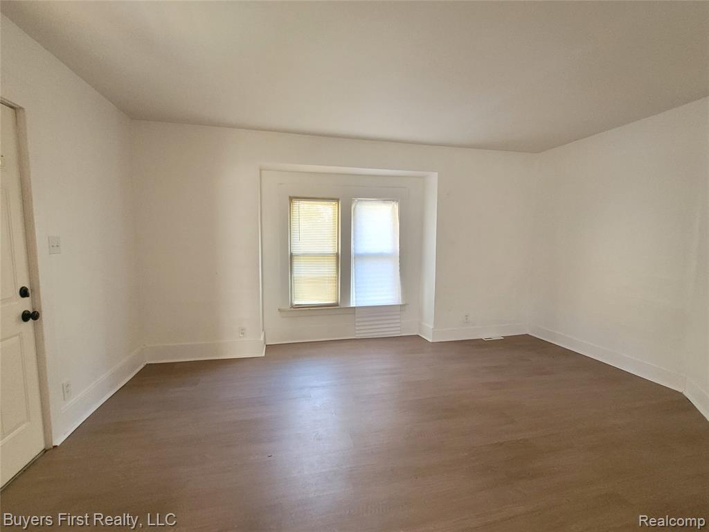 17674 Salem Street - Photo 4