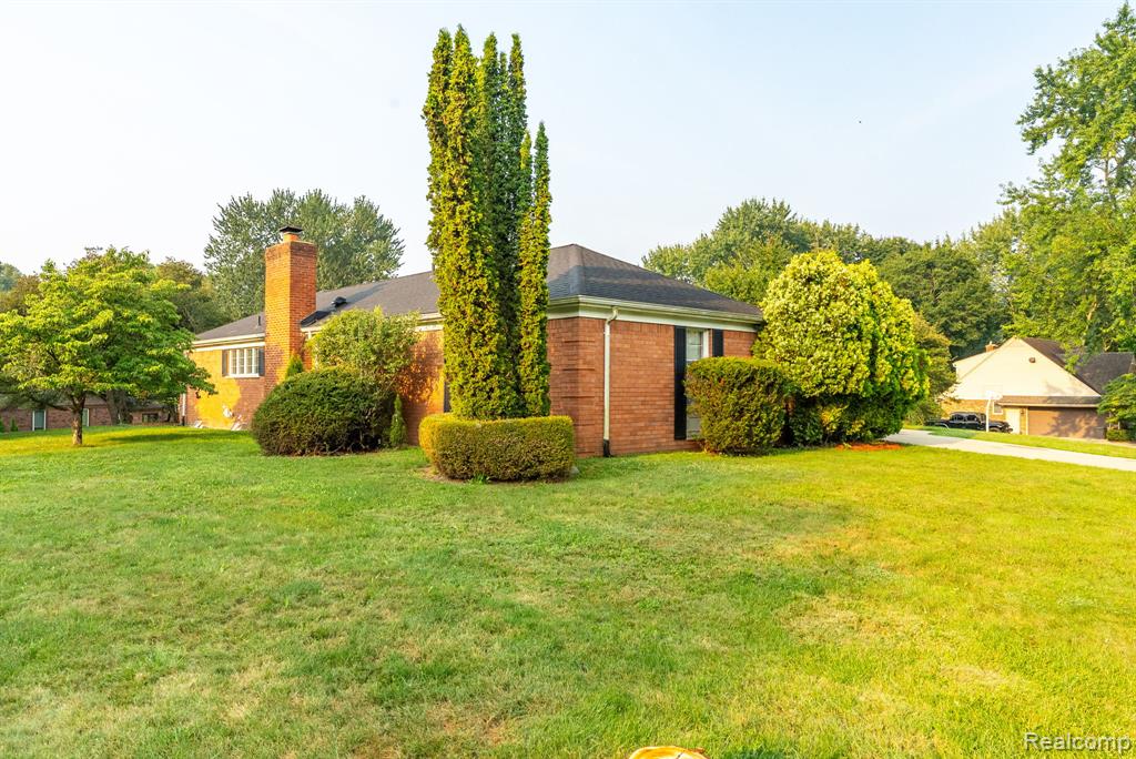1853 W Bend Drive, Bloomfield, MI 48302 — Photo 40