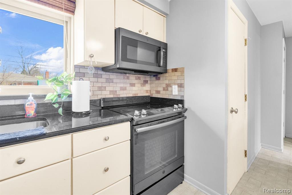 8133 Southfield Drive, Shelby Twp, MI 48316 — Photo 12