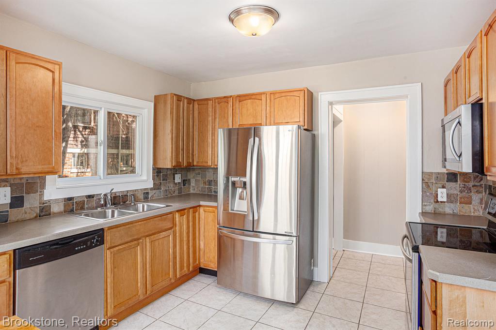 159 Alice Avenue, Bloomfield, MI 48302 — Photo 12