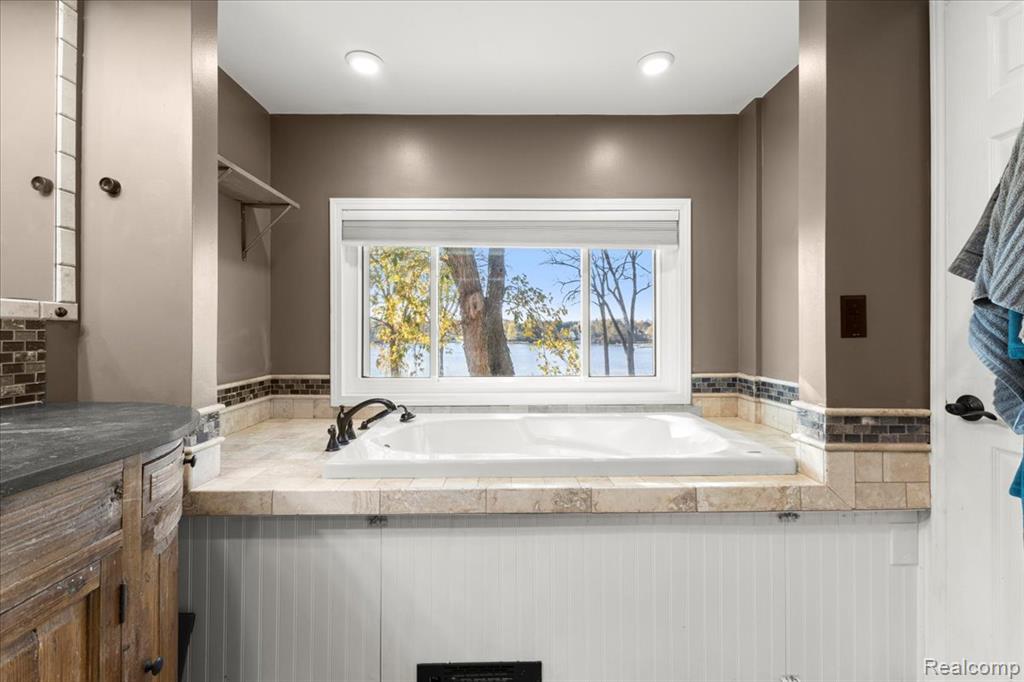 551 Joslyn Road, Lake Orion, MI 48362 — Photo 34