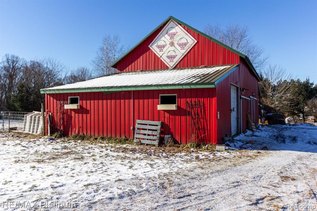 536 N CEDAR Road, Fowlerville, MI 48836 — Photo 56