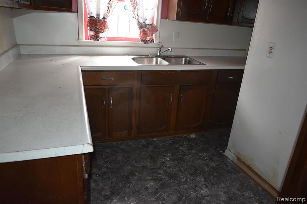 21004 PARKSIDE Boulevard, Ferndale, MI 48220 — Photo 11