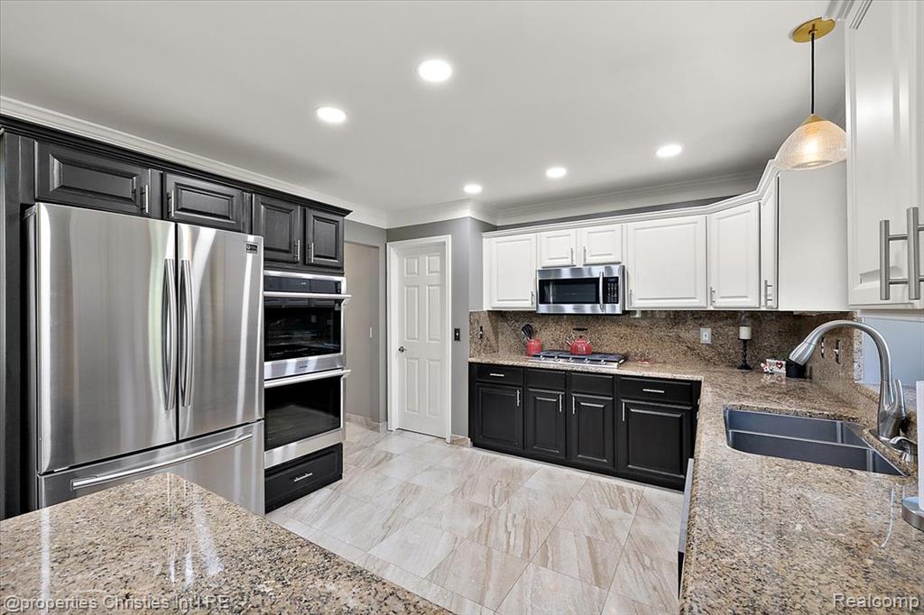 22844 Indianwood Drive, South Lyon, MI 48178 — Photo 37